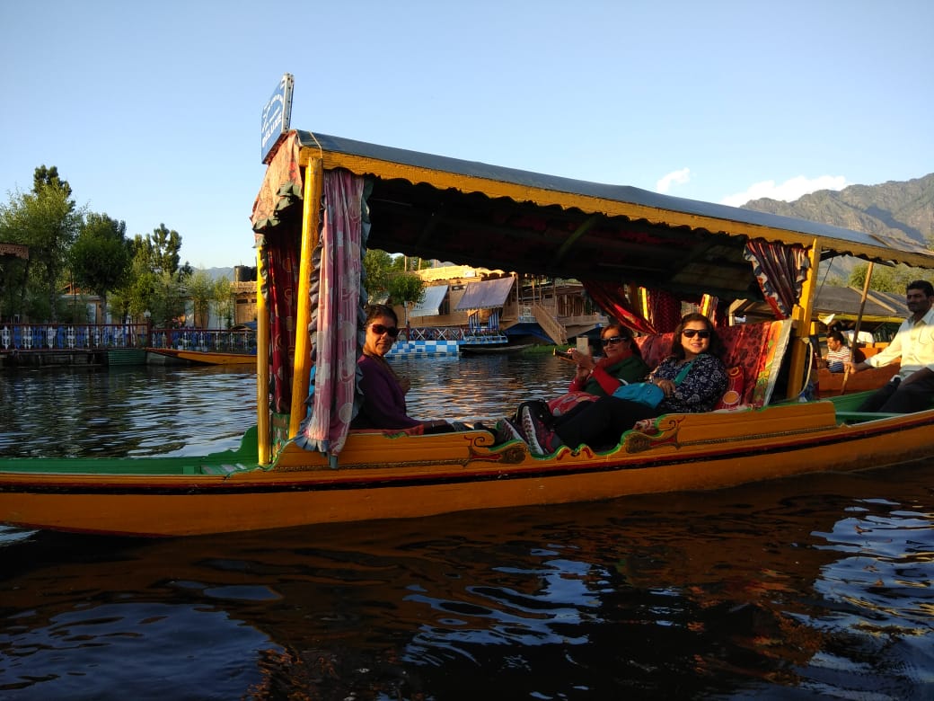 Delhi to Srinagar (Flight) & Half Day Tour in Srinagar